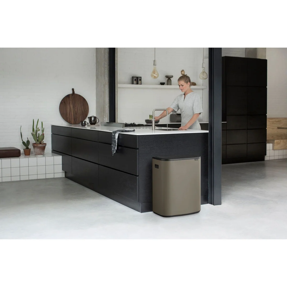 Brabantia Bo Touch Bin, Mülleimer 2 x 30L, elegantes Design & Soft-Touch-Öffnungssystem 2