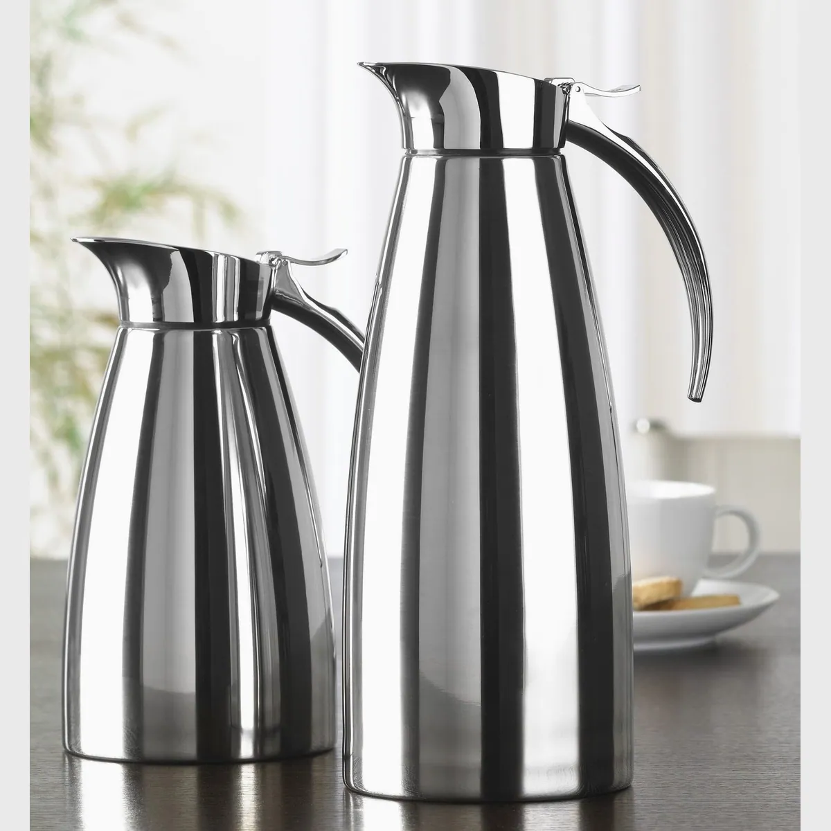 Emsa Eleganza Isolierkanne, 1,3 l, stilvolles Design, hervorragende Isolierleistung, einfache Einhandbedienung 2
