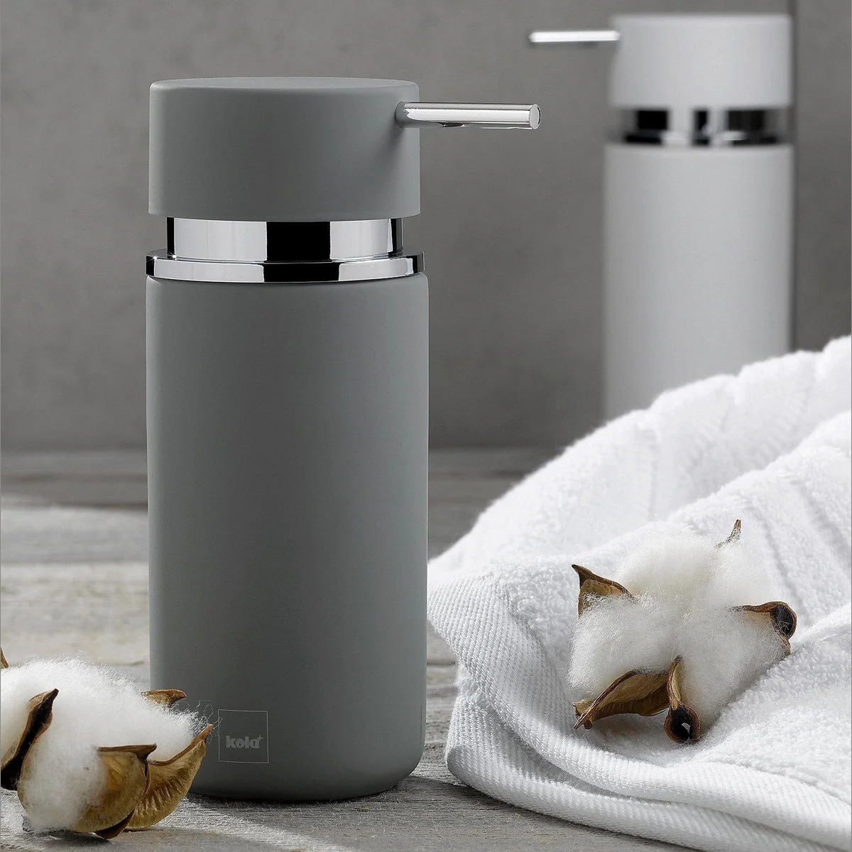 Kela Seifenspender Per, rutschfeste Oberfläche, aus Keramik, 300 ml 2