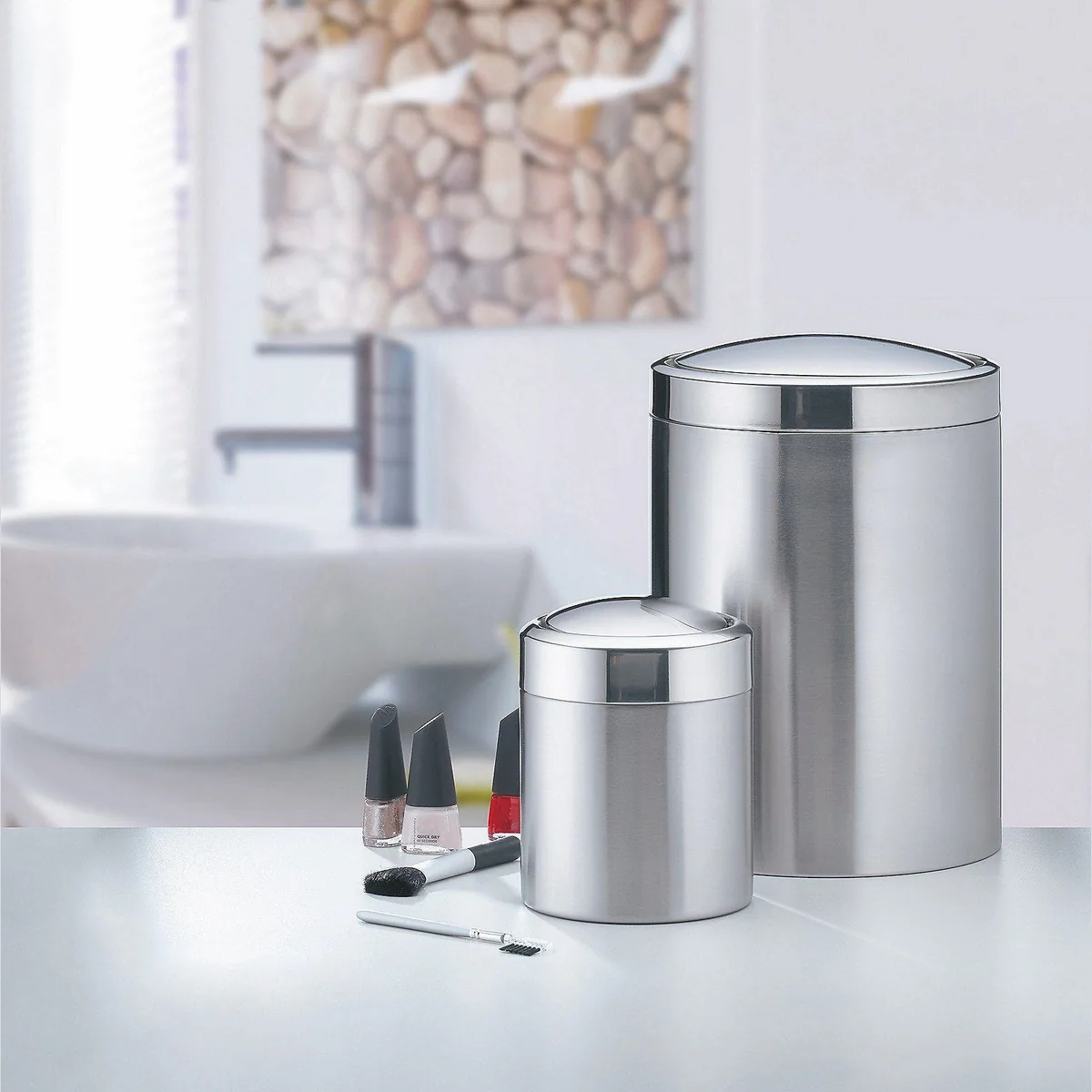 Kela Ari Kosmetikeimer, elegantes Design, praktischer Schwingdeckel, hochwertige Materialien 2