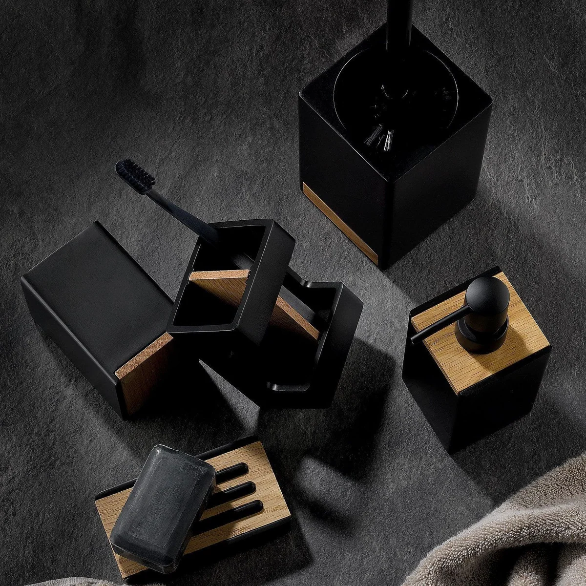 Kela Seifenspender Cube, matte Oberfläche, 300 ml 2