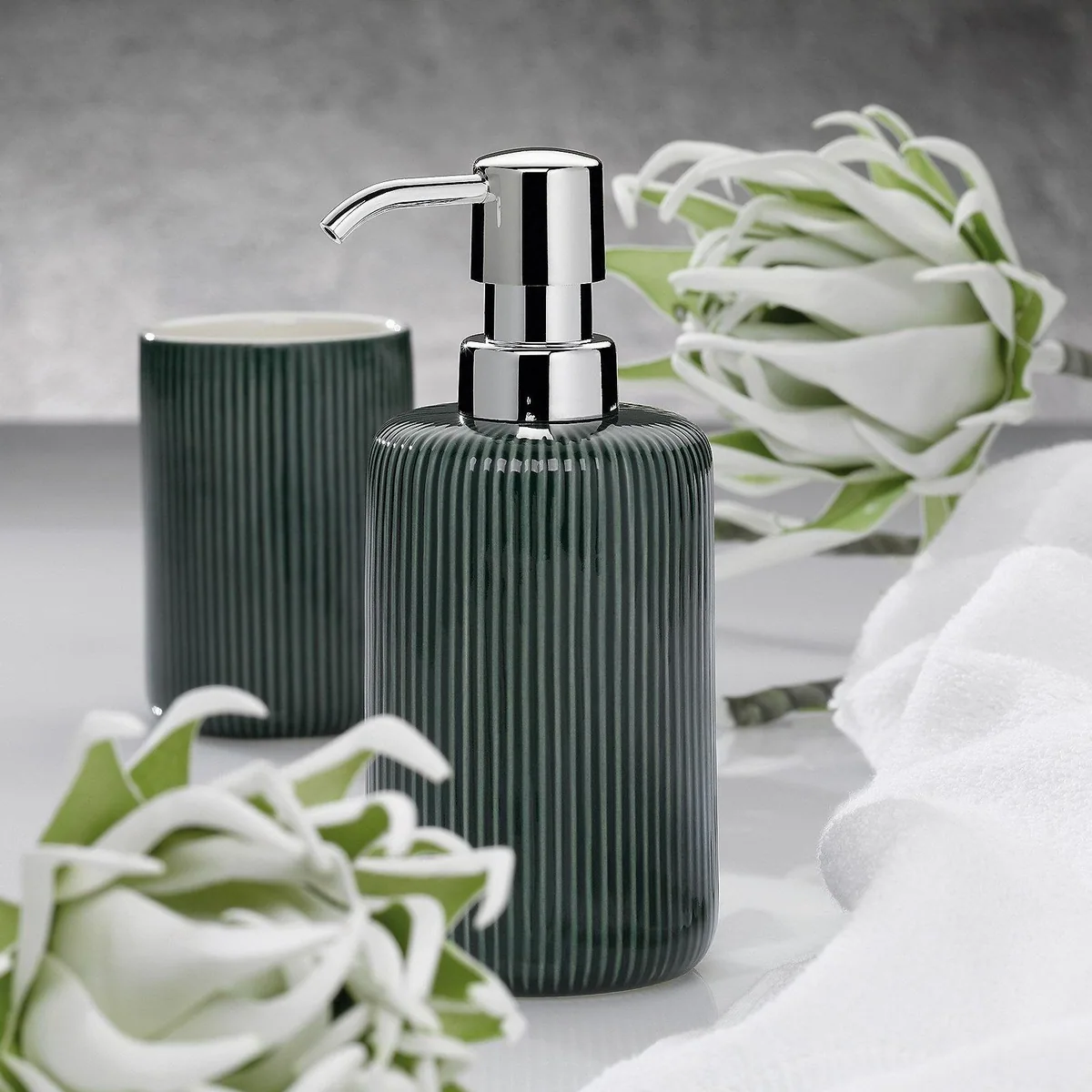 Kela Ava Zahnbürstenhalter, elegante Keramik, moderne Farbvielfalt 2