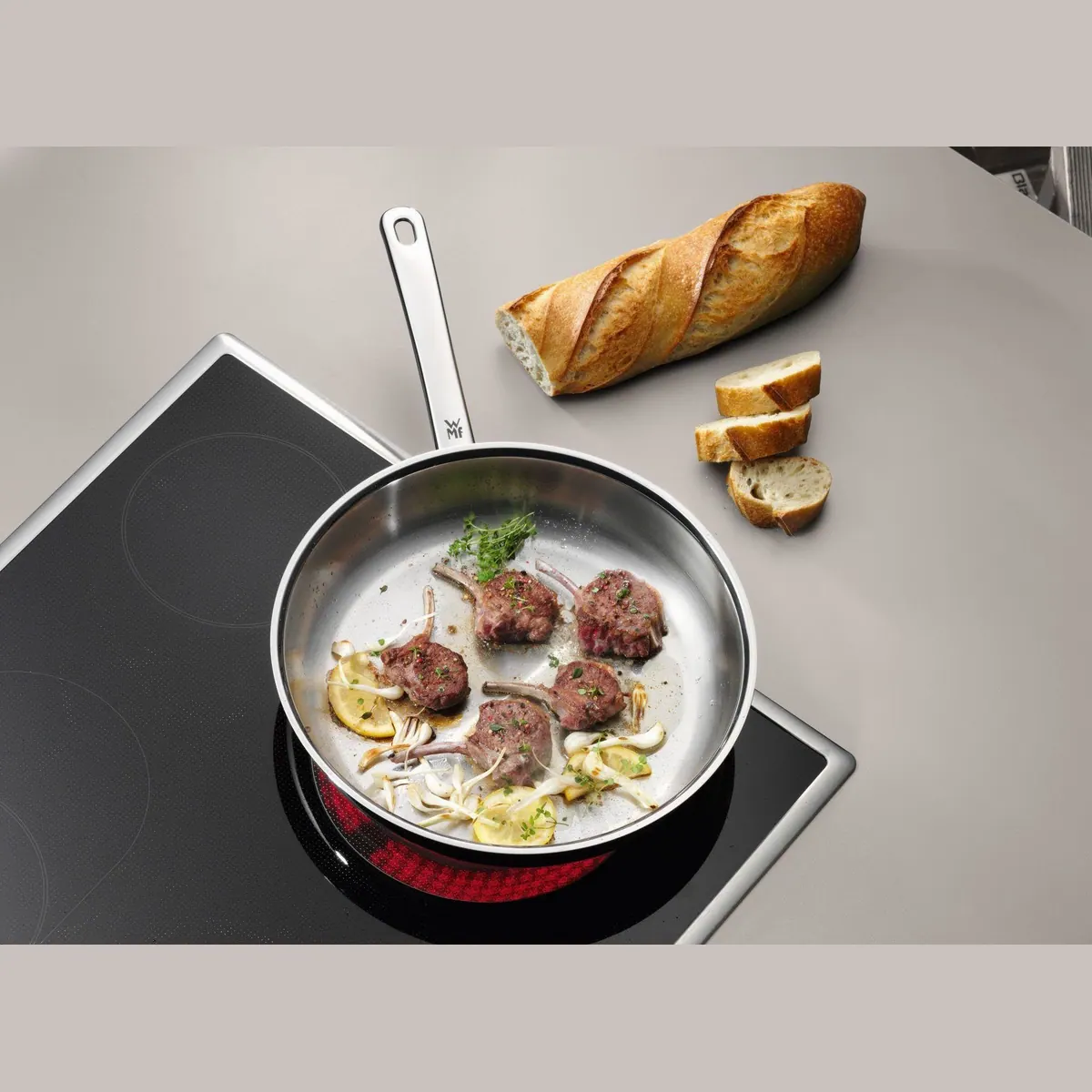 WMF Bratpfanne Profi, Cromargan Edelstahl Rostfrei 18/10, optimale Wärmespeicherung, pflegeleicht 2