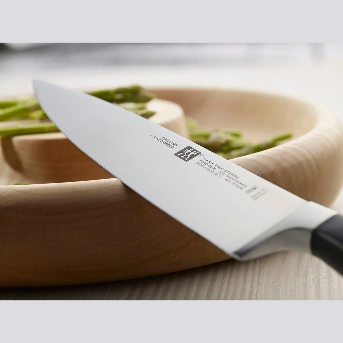 Zwilling Kochmesser VIER STERNE, 20 cm – ergonomischer Griff, eisgehärtete Klinge, rostfreier Spezialstahl 3