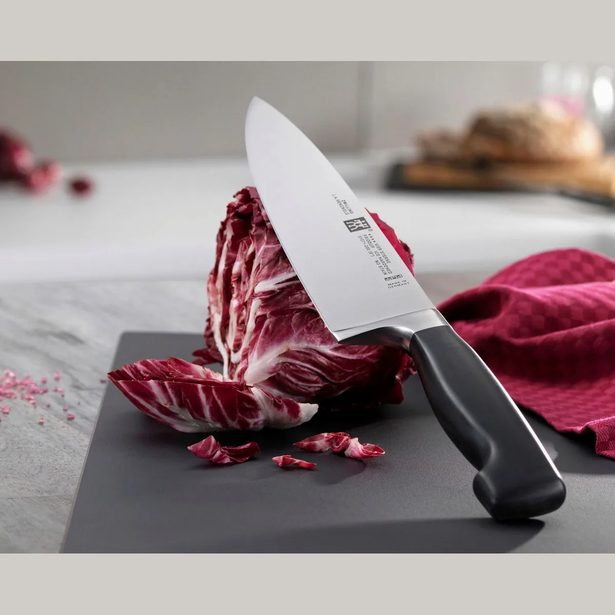 Zwilling Kochmesser VIER STERNE, 20 cm – ergonomischer Griff, eisgehärtete Klinge, rostfreier Spezialstahl 5
