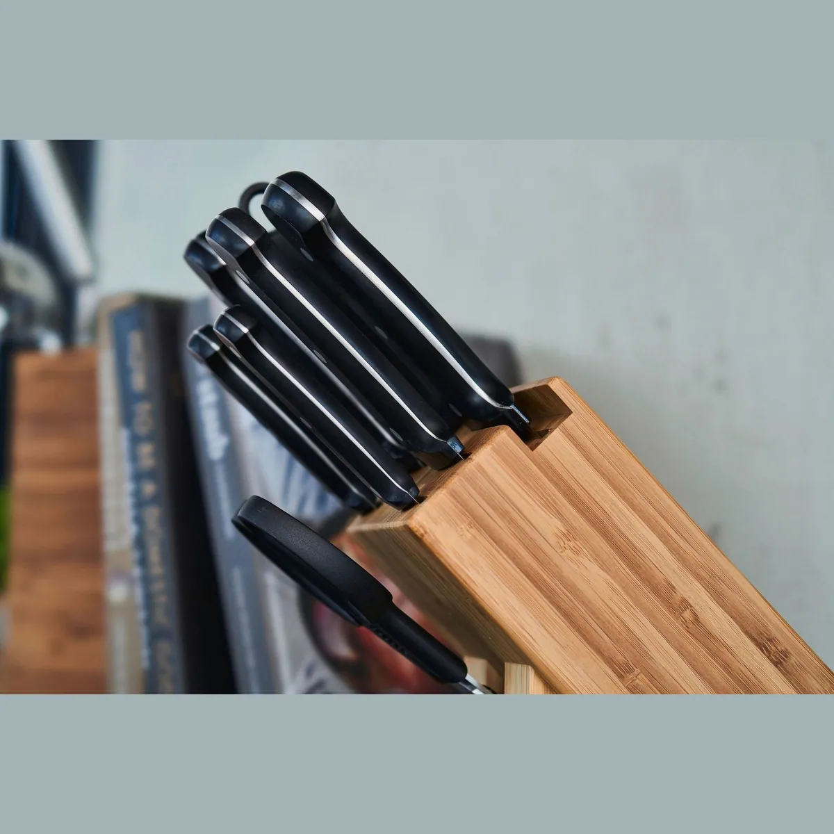 Zwilling TWIN Chef 2 Messerblock, 5 hochwertige Messer + Schere + Wetzstahl — edles Bambusholz, FRIODUR Klingen 4