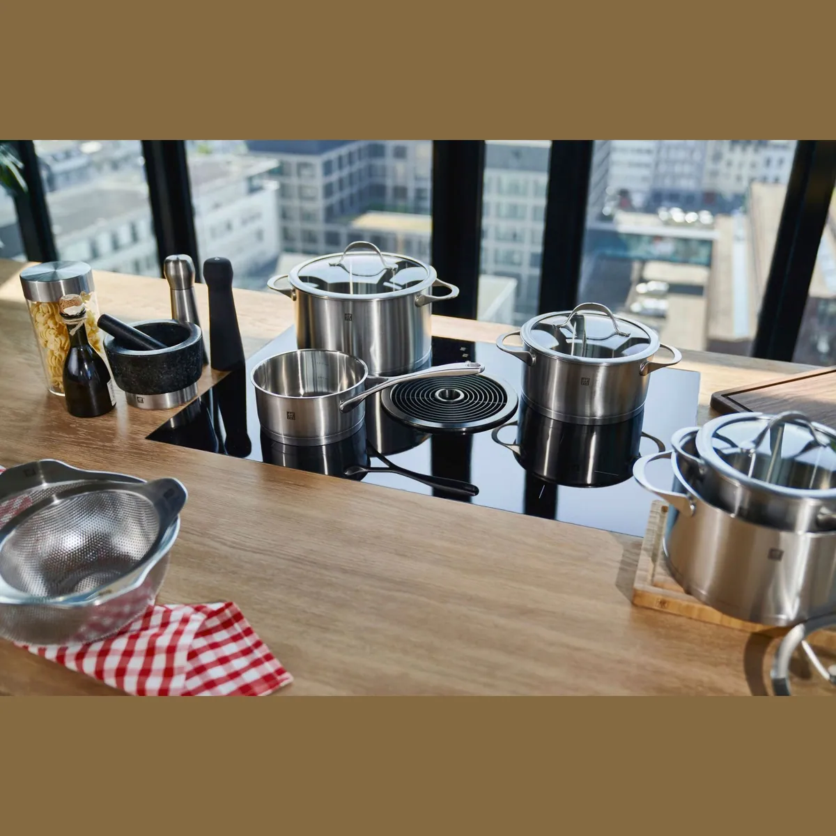 Zwilling Topf-Set Essence, 7-teilig, Edelstahl 18/10 — optimale Wärmeverteilung, Füllskala, ergonomische Griffe 2