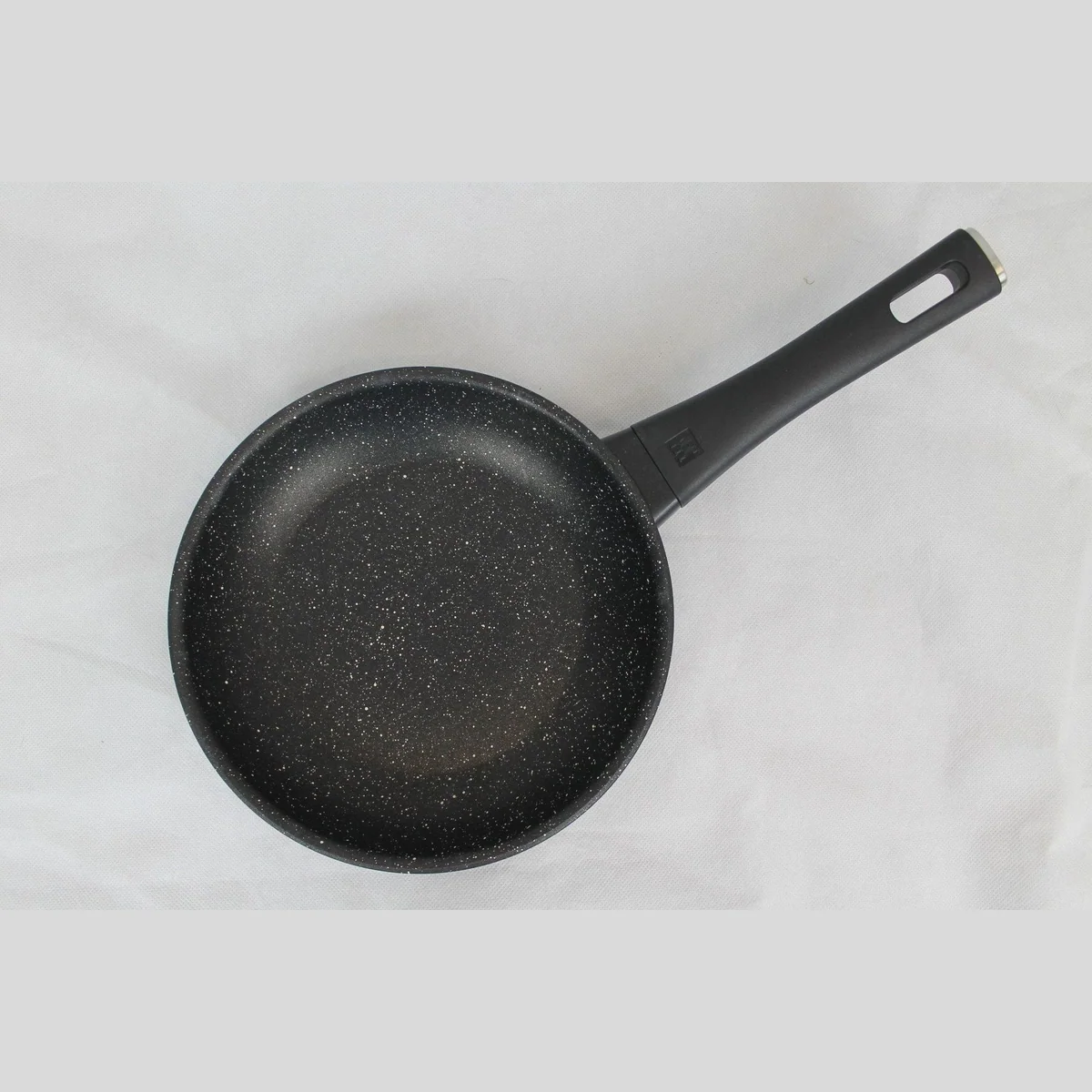 Zwilling Marquina Plus Bratpfanne, herausragende Wärmeleitfähigkeit, strapazierfähige Antihaftbeschichtung, elegantes Design