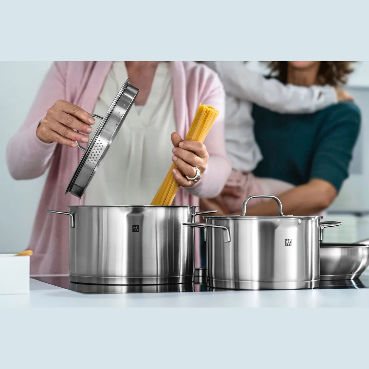 Zwilling TrueFlow Topf-Set, Edelstahl, 5-teilig, integrierte Siebfunktion, Induktionsgeeignet 4