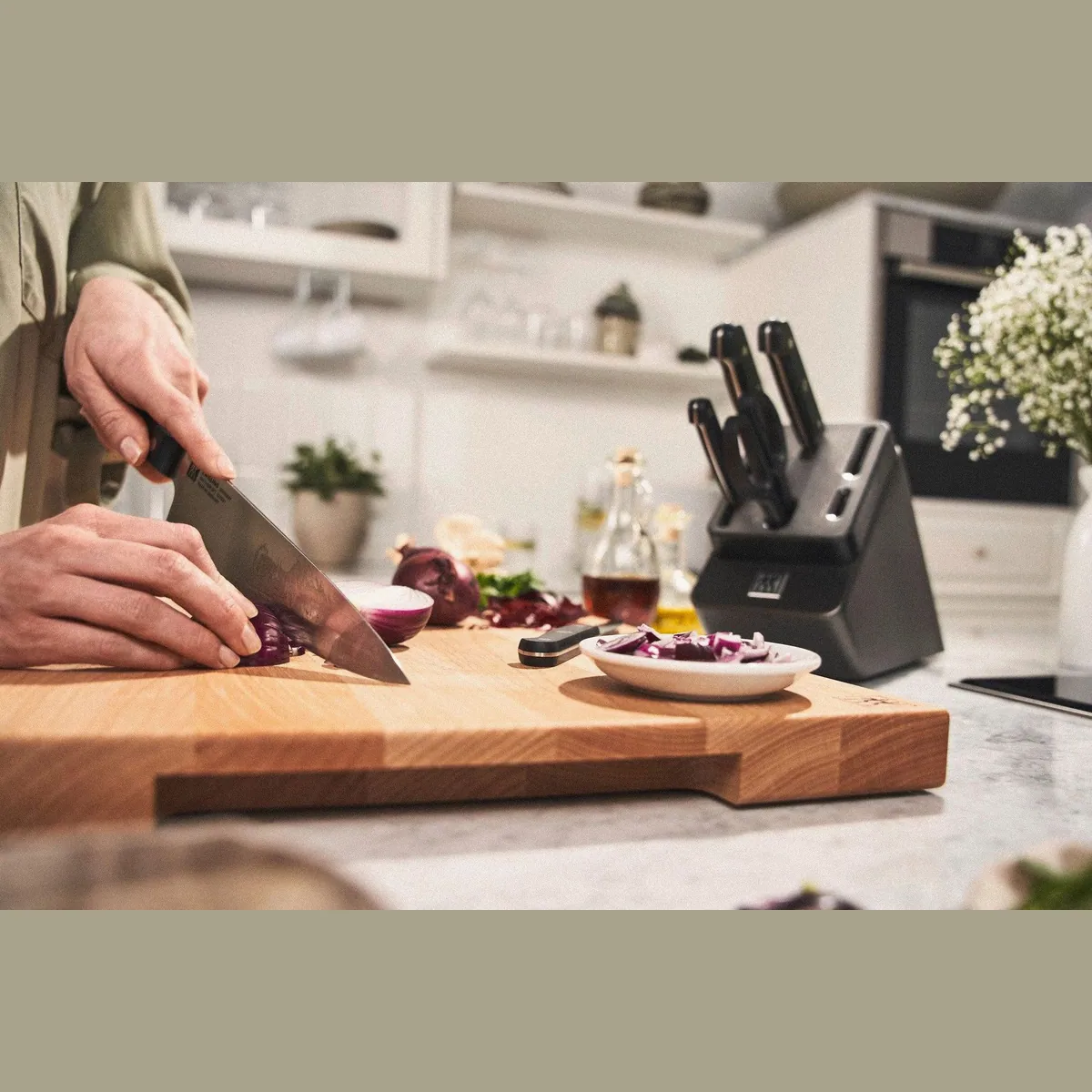 Zwilling Gourmet Messerblock, selbstschärfend, 7-teilig — Made in Germany, elegante Schärfetechnologie, vielseitige Nutzung 2