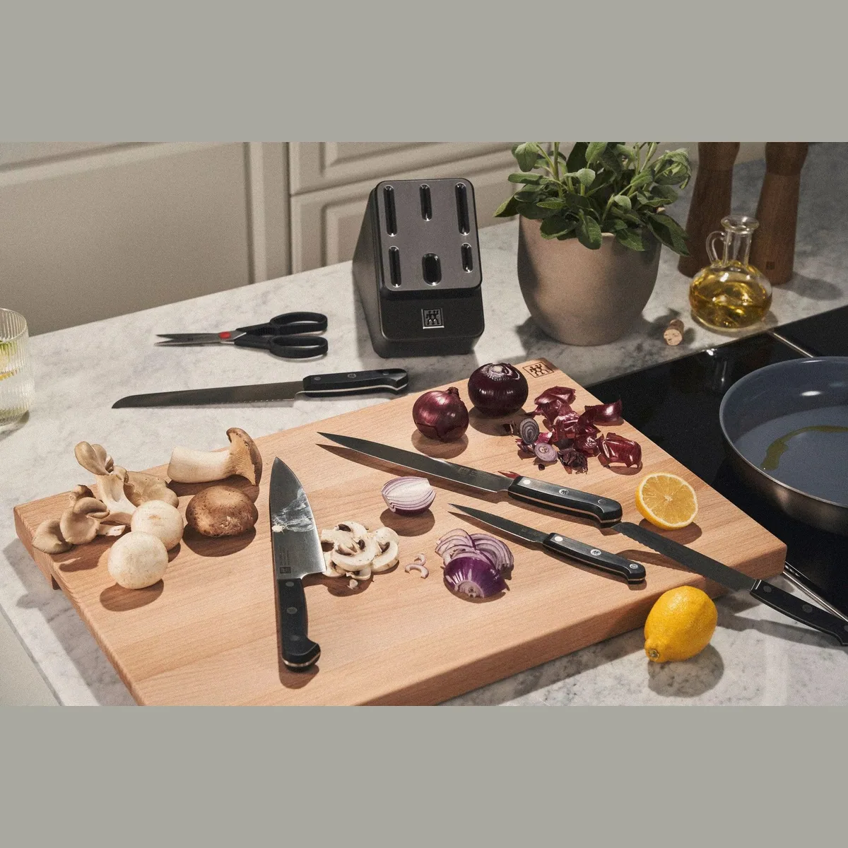 Zwilling Gourmet Messerblock, selbstschärfend, 7-teilig — Made in Germany, elegante Schärfetechnologie, vielseitige Nutzung 3