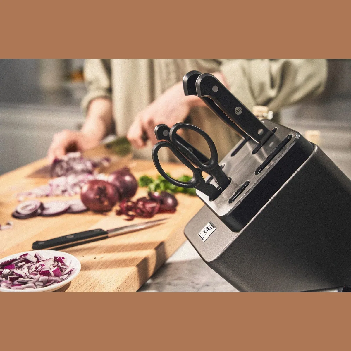Zwilling Gourmet Messerblock, selbstschärfend, 7-teilig — Made in Germany, elegante Schärfetechnologie, vielseitige Nutzung 4