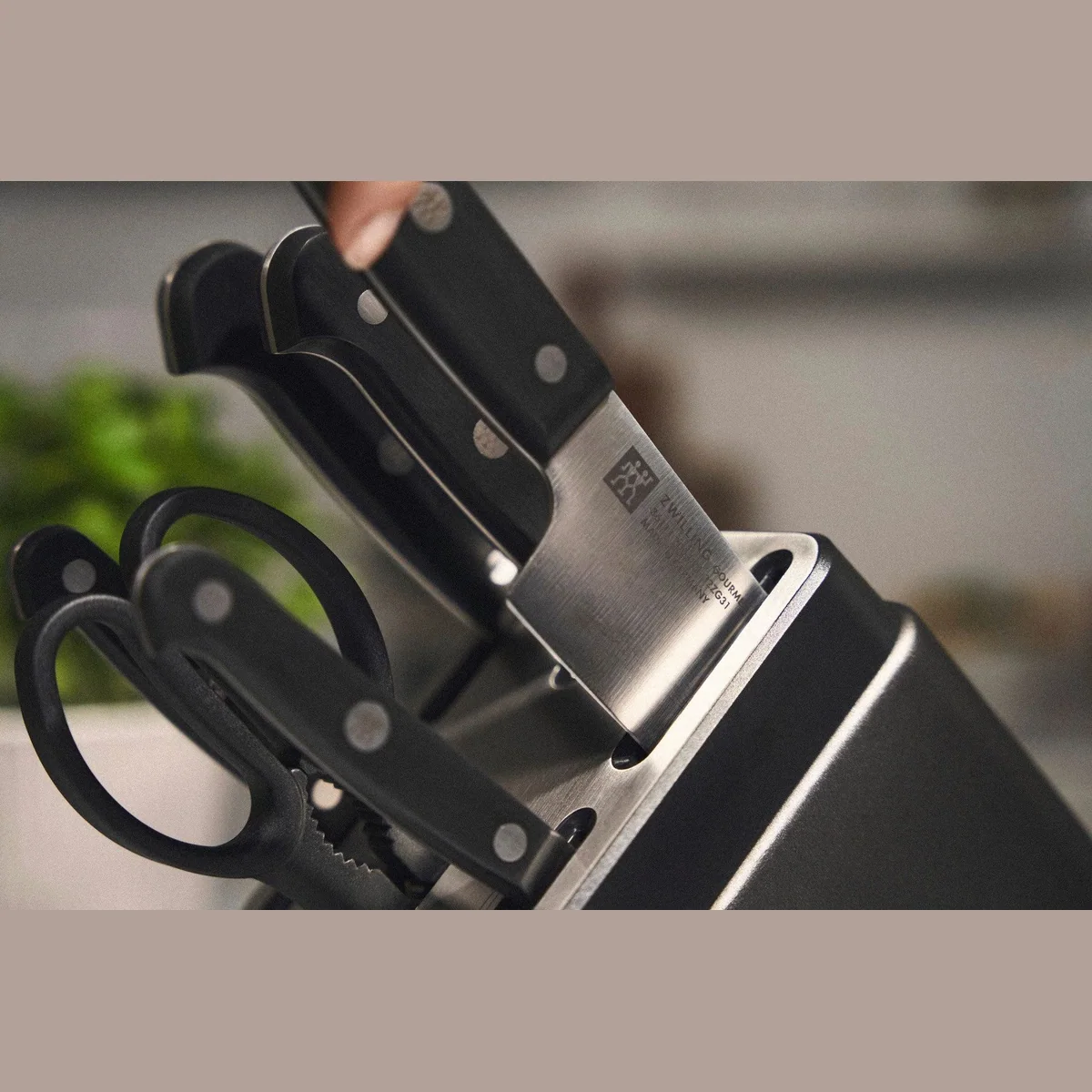Zwilling Gourmet Messerblock, selbstschärfend, 7-teilig — Made in Germany, elegante Schärfetechnologie, vielseitige Nutzung 5