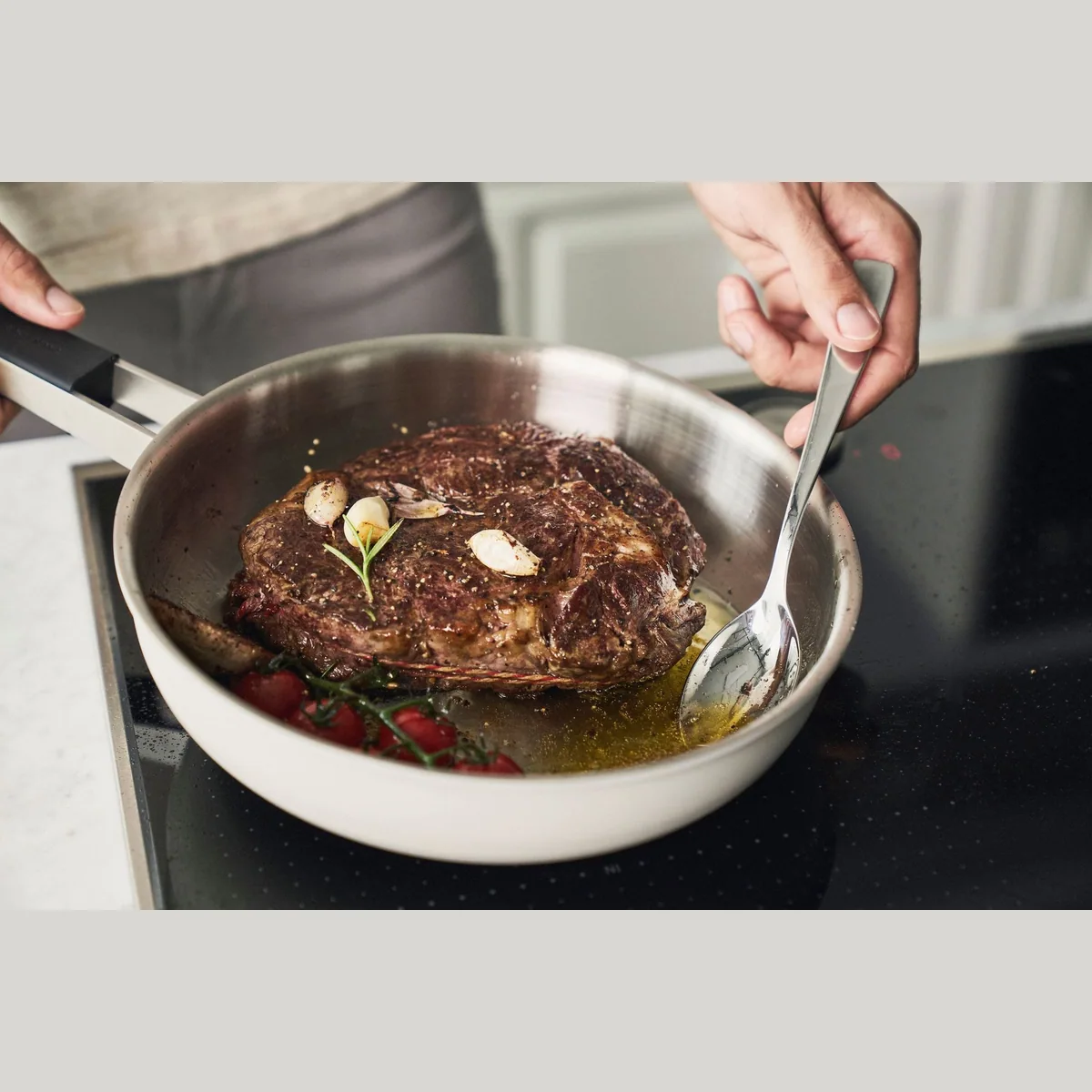 Zwilling Pure Bratpfanne, Edelstahl 18/10, Keramikbeschichtung, Stay-Cool Griffe 2