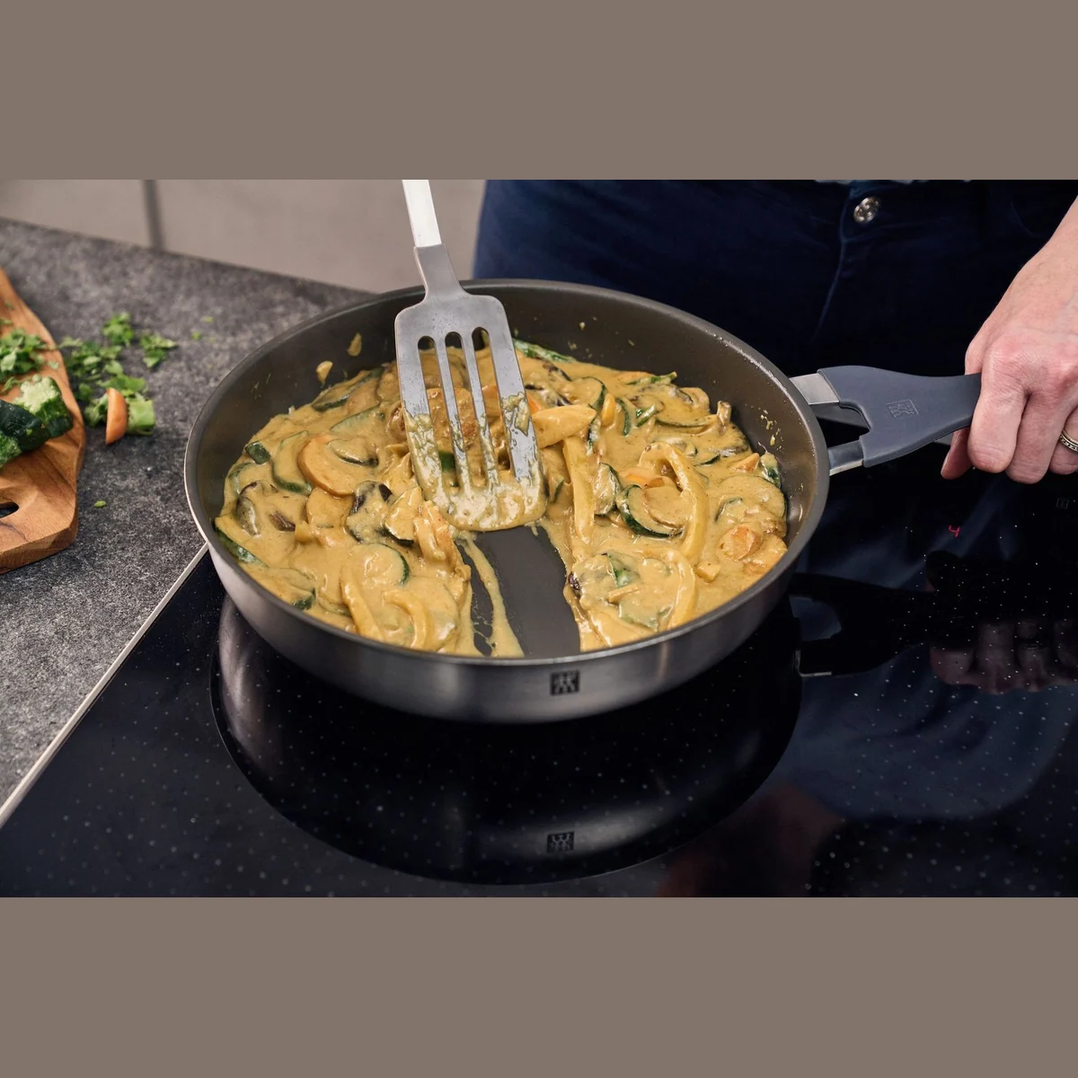 Zwilling Bratpfanne Simplify, Edelstahl 18/10, Keramikbeschichtung, Stay-Cool-Griffe 3