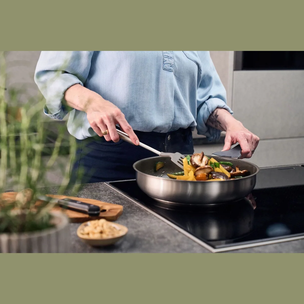Zwilling Bratpfanne Simplify, Edelstahl 18/10, Keramikbeschichtung, Stay-Cool-Griffe 5