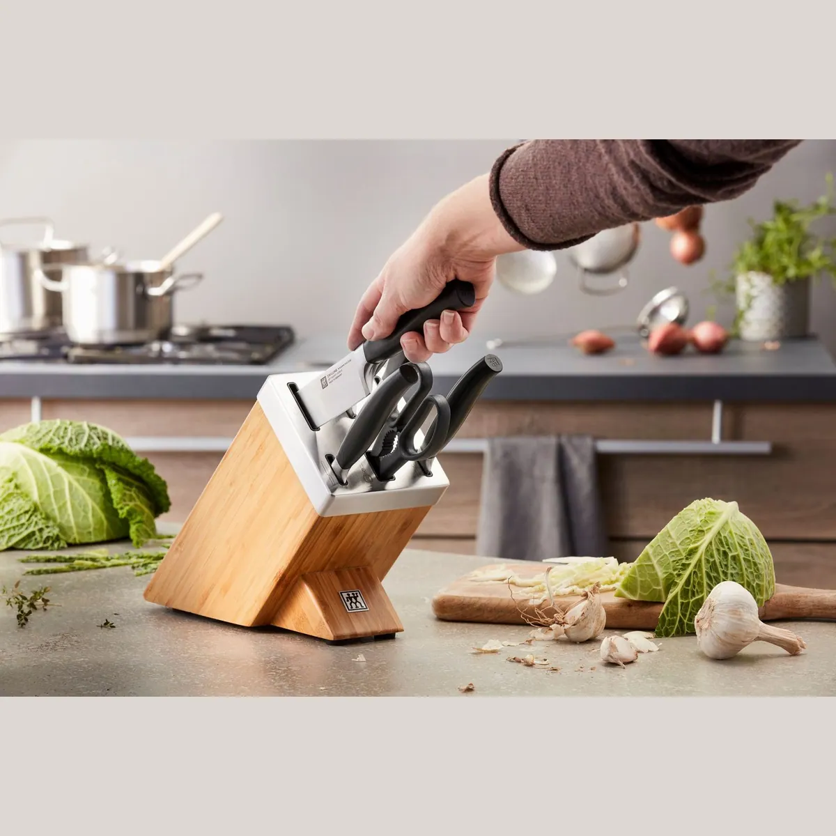 Zwilling FIVE STAR Messerblock, selbstschärfend, inkl. 5 Messer + Schere, aus Bambus 4